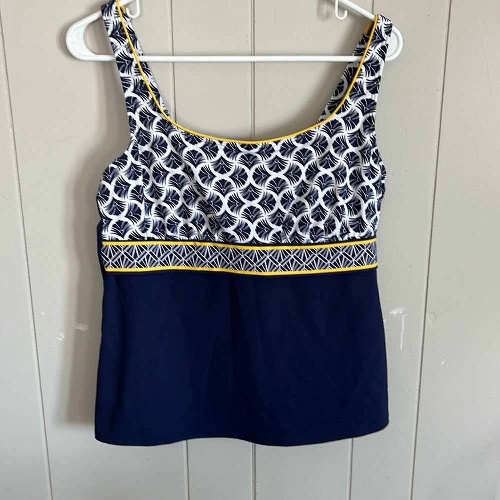 LANDS END SIZE 12P NAVY TANKINI. VERY FLATTERING